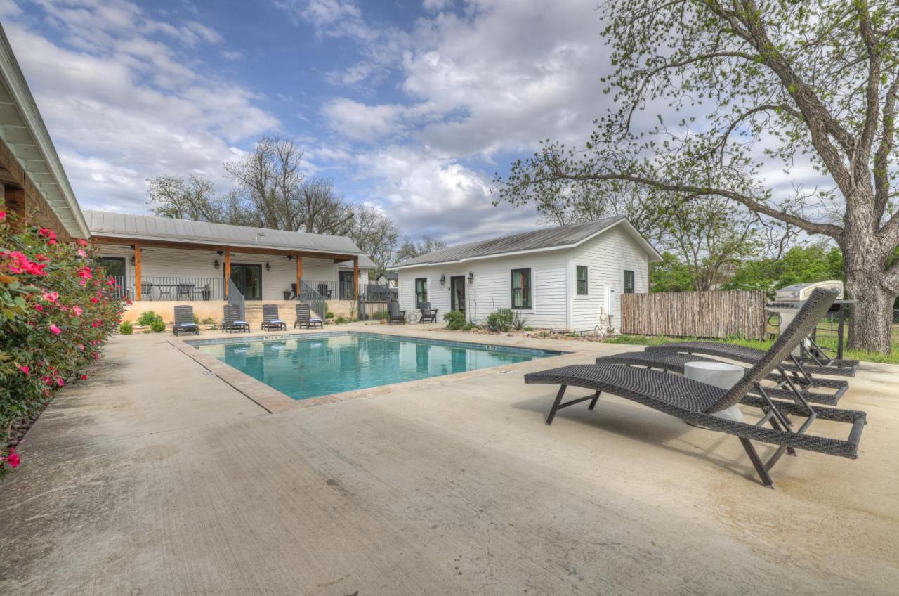 Schubert Inn Cottage - Pool - Walk To Main St Fredericksburg Extérieur photo