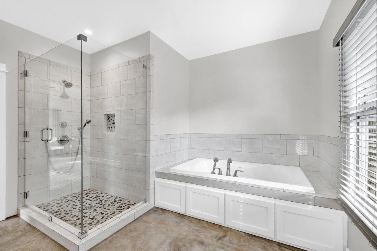 Schubert Inn Cottage - Pool - Walk To Main St Fredericksburg Extérieur photo