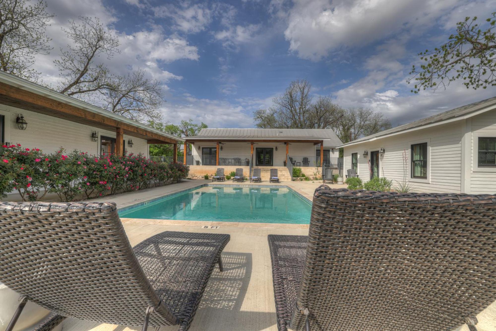 Schubert Inn Cottage - Pool - Walk To Main St Fredericksburg Extérieur photo