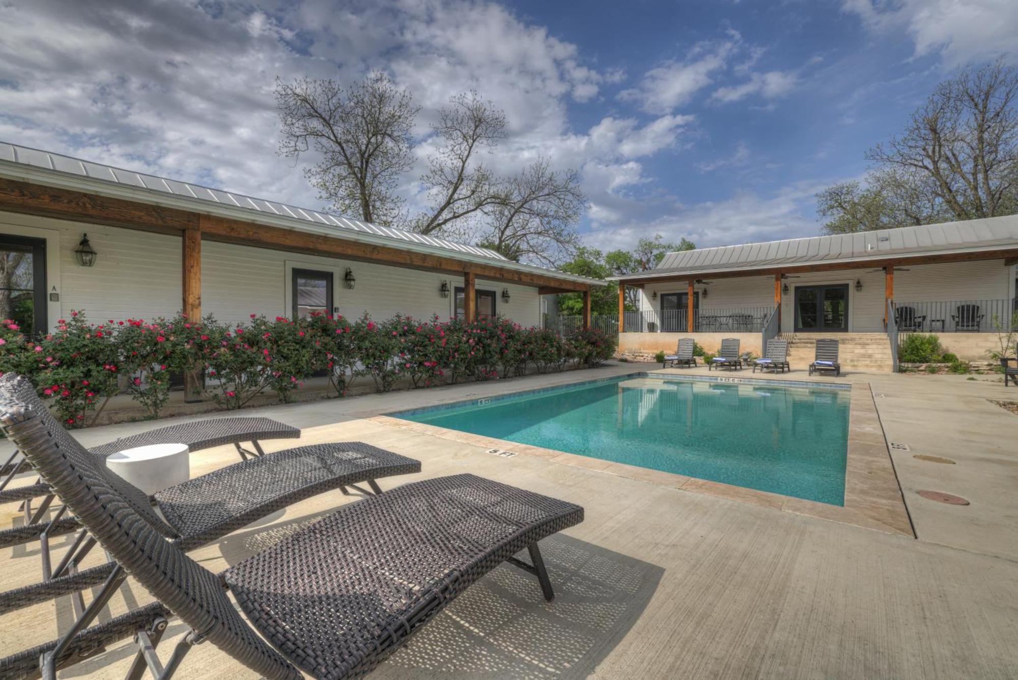 Schubert Inn Cottage - Pool - Walk To Main St Fredericksburg Extérieur photo