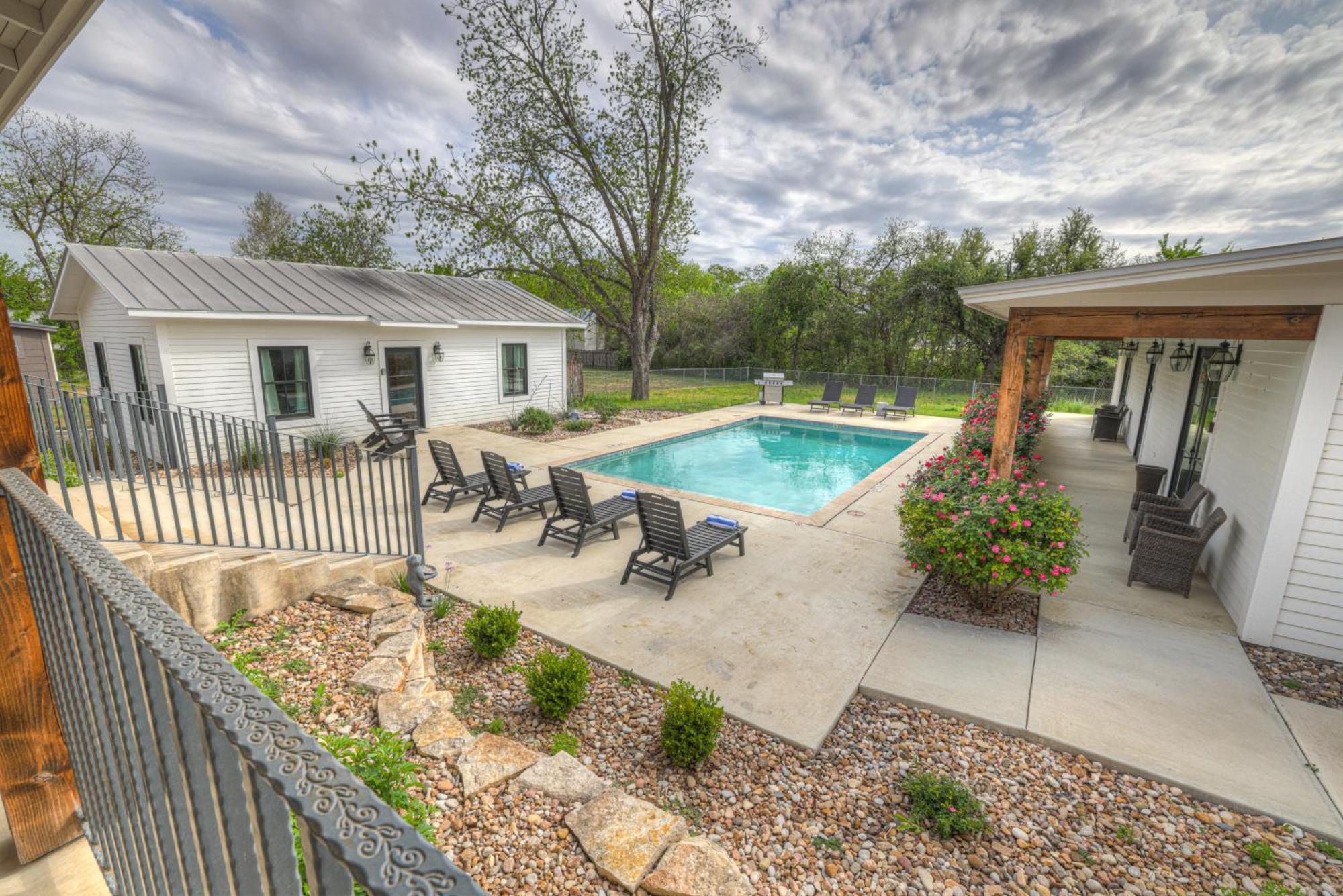 Schubert Inn Cottage - Pool - Walk To Main St Fredericksburg Extérieur photo